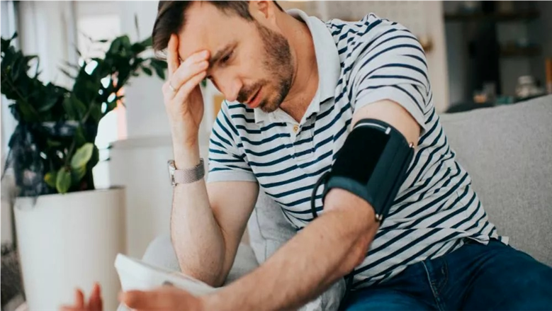 أعراض ارتفاع ضغط الدم الصامتة.. 4 إشارات يرسلها جسمك لا تتجاهلها أبدا