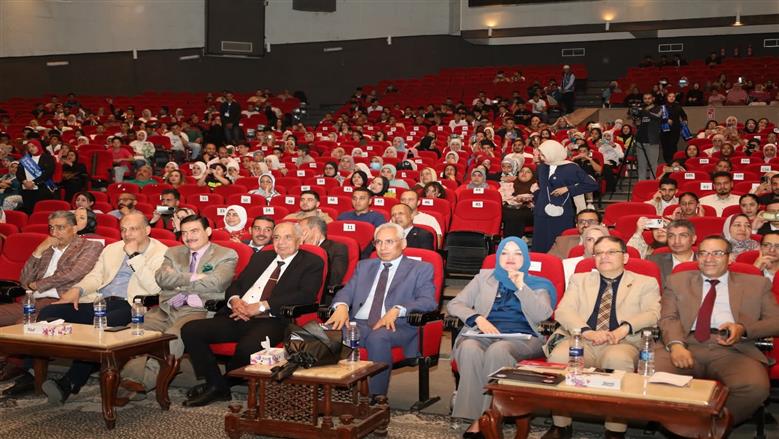 توفر 600 وظيفة وتدريب.. رئيس جامعة المنيا يشهد استعراض مهارات الطلاب التكنولوجية