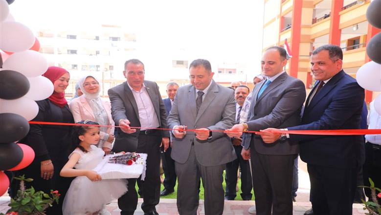 محافظ دمياط يفتتح مدرسة العوامر للتعليم الأساسي بعد تطويرها بكفر البطيخ
