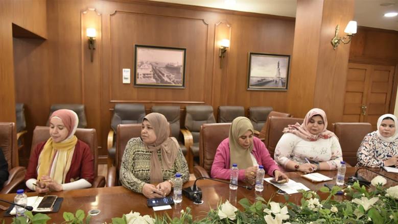 محافظ بورسعيد يناقش مشروعات مستقبلية 