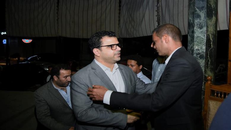 الكاتب الصحفي مصطفى عمار يقدم العزاء لأسرة الشاعر الراحل سيد العديسي