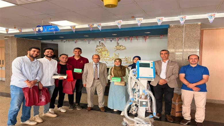 «فيها حاجة حلوة».. دفعتان بـ«طب أسيوط» تتبرعان بأجهزة لمستشفى الأزهر الجامعي