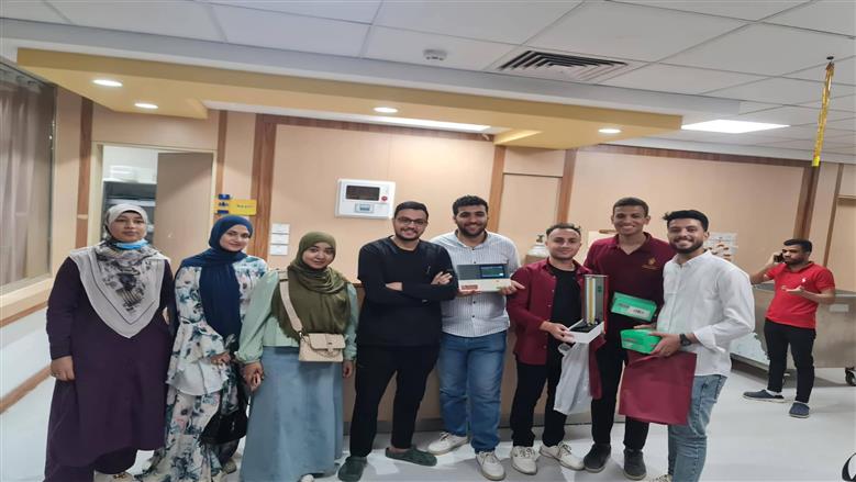 الدفعة 34 بـ«طب بنين» والدفعة 11 بـ«طب بنات» بأسيوط تتبرعان بعدد من الأجهزة والمستلزمات الطبية لمستشفى طب الأزهر الجامعي بأسيوط