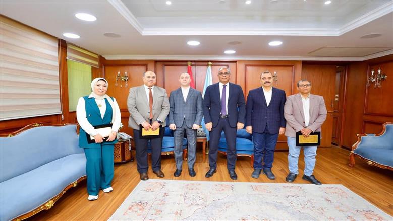 محافظ كفر الشيخ يكرم كوادر مركز الأورام لحصولهم على الاعتماد الكامل بنسبة 96% من «جهار» 