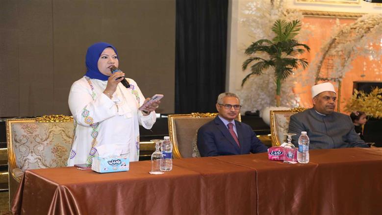 محافظ بني سويف يودّع حجاج الجمعيات الأهلية قبل السفر للأراضي المقدسة لأداء فريضة الحج