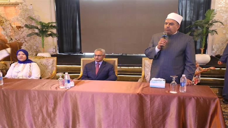 محافظ بني سويف يودّع حجاج الجمعيات الأهلية قبل السفر للأراضي المقدسة لأداء فريضة الحج
