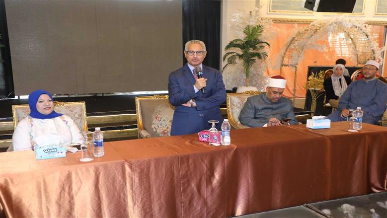محافظ بني سويف يودّع حجاج الجمعيات الأهلية قبل السفر للأراضي المقدسة لأداء فريضة الحج