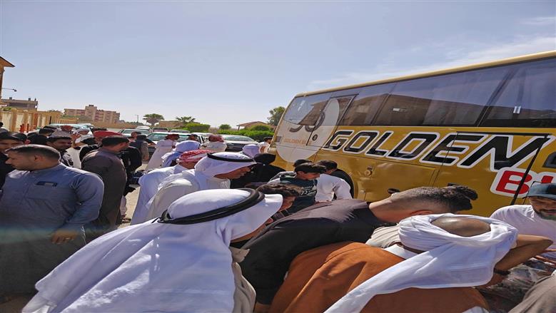 لحظات مؤثرة.. محافظ شمال سيناء يودع حجاج بيت الله الحرام ويطالبهم بالدعاء