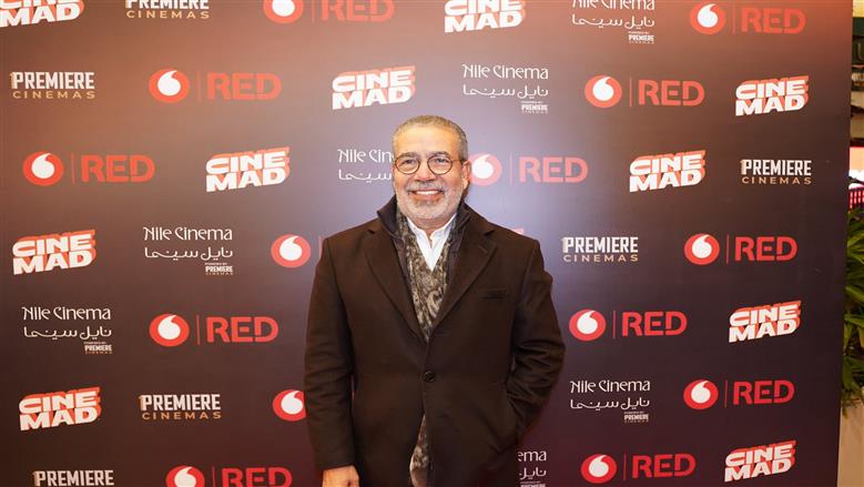 مدحت العدل يشيد بفيلم أسد: تجربة سينمائية مبهرة على المستوى البصري والتقني