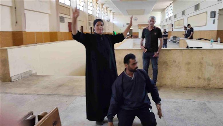 فرحة الأب والام باحالة المتهم بقتل ابنهن إلى المفتى