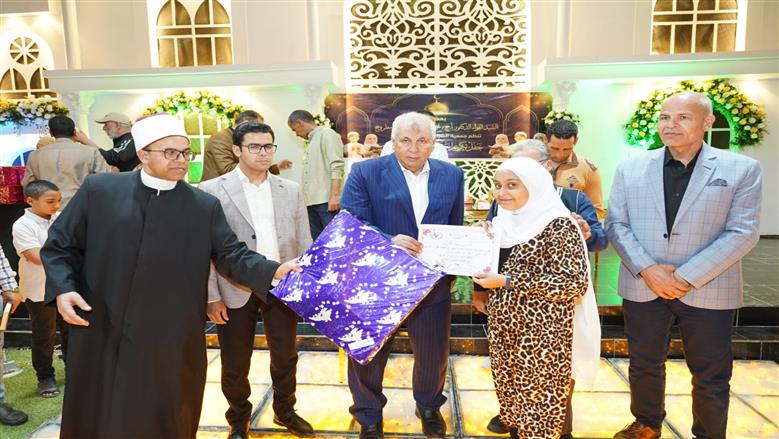 خلال فعاليات احتفالية تكريم مسابقة القرآن الكريم بجمعية الشبان المسلمين بحضور محافظ مطروح