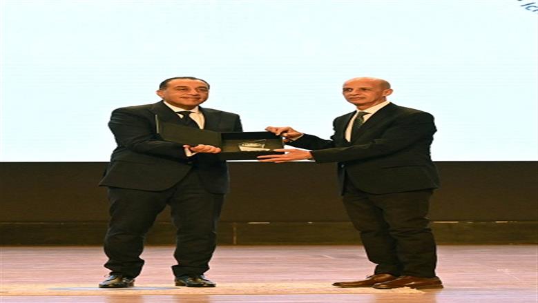 مدبولي يكرم رئيس جامعة بني سويف لتميز طلاب «الحاسبات» في منح «سيسكو» الدولية
