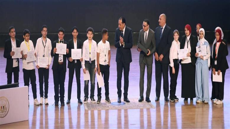 محافظ المنيا يهنئ ذوي الهمم الحاصلين على الرخص الدولية في تكنولوجيا المعلومات