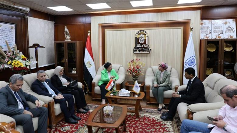 رئيس جامعة الأقصر ونائب وزير الصحة يوقعان بروتوكول تعاون 