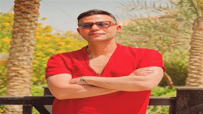 محمد إمام يحمس الجمهور لفيلم صقر وكناريا: «ألذ الأفلام اللي عملتها»