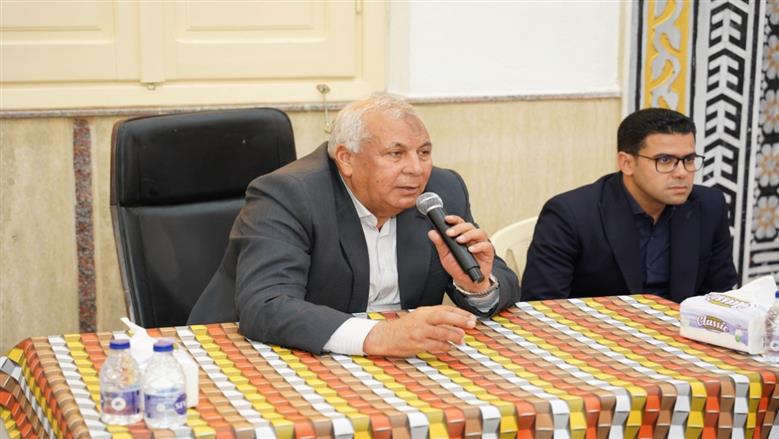 محافظ مطروح يوجه بتوفير شبكة مياه شرب وتقوية شبكات المحمول والكهرباء بـ«الخروبة»