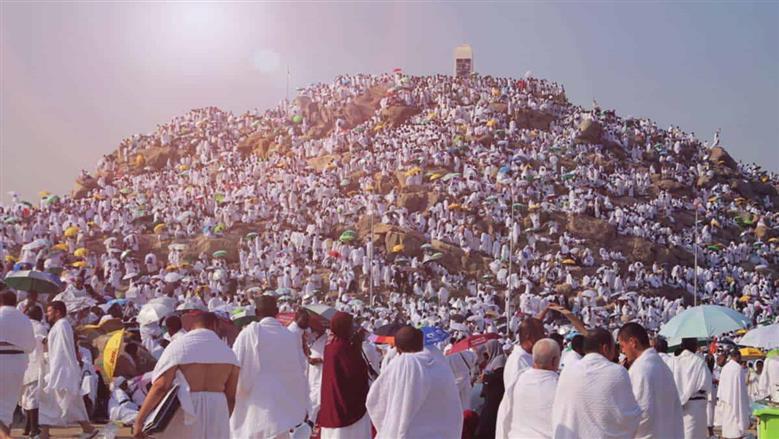 مركز الأزهر: الرمل والاضطباع من سنن الطواف ولا حرج في تركهما عند المشقة
