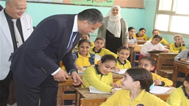 مدير «تعليم الجيزة» يتابع امتحانات نهاية العام في أوسيم ومنشأة القناطر