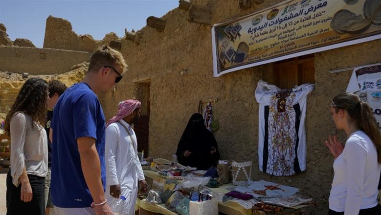 منتجات المرأة السيوية بعد التدريب علي أعمال سعف النخيل من خلال مكز التنمية المستدامة بمطروح بالتعاون مع برايد