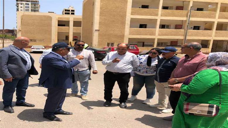 محافظ الدقهلية يتفقد مدارس المنصورة ويصدر إجراءات حازمة ضد ملاك الأراضي المهملة