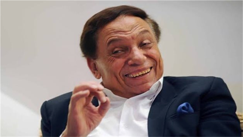 عادل إمام يروي سر شعوره بالذنب تجاه والدته: «كنت مجرما في حق هذه السيدة»