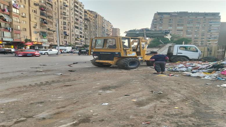محافظ الجيزة يوجه بغلق وتشميع مقاهي مخالفة بشارع العروبة ورفع الإشغالات فورًا 