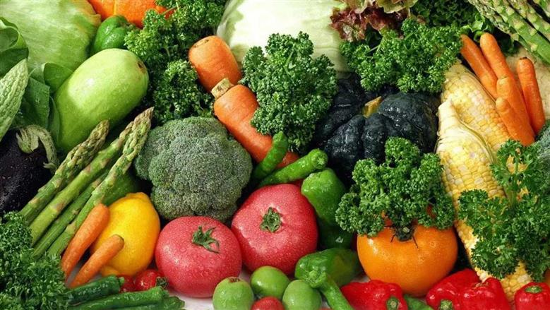 أسعار الخضراوات والفاكهة في سوق العبور اليوم.. الطماطم تبدأ من 15 جنيها