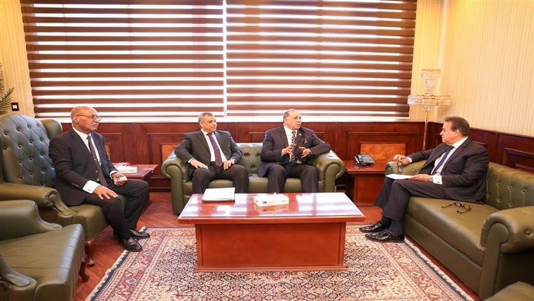 وزير الصحة يوجه بدراسة تقديم خدمات التأمين الصحي لأعضاء نقابة المحامين
