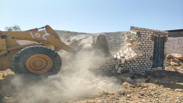 وزيرة التنمية المحلية تحيل مسؤولين في أسوان للتحقيق بسبب مخالفات البناء
