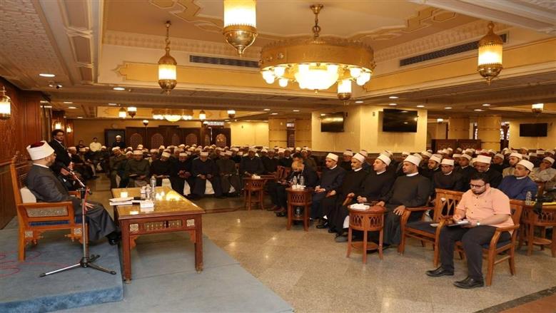 وزير الأوقاف يوجه الأئمة بالتحلي بالحكمة والرحمة في التعامل مع الناس