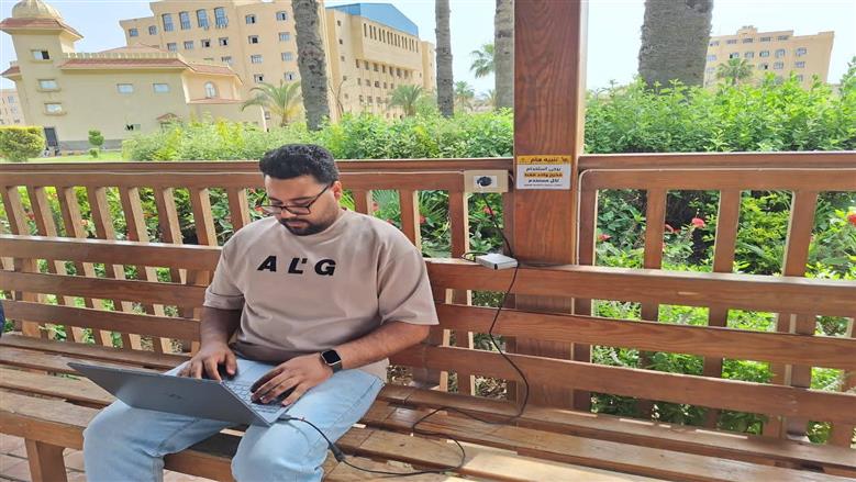«بوابة الطاقة».. شمس «كفر الشيخ» تشحن هواتف الطلاب