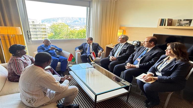 وزير الصحة يبحث مع نظيرة البوركيني تعزيز التعاون المشترك في القطاع الصحي