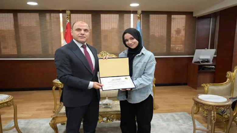 محافظ الغربية يكرم الطالبة سلمى لحصولها على المركز الثاني عالميًا في الروبوتات