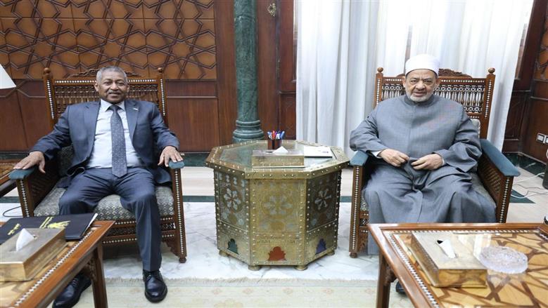 شيخ الأزهر يؤكد التضامن مع السودان في مصابه الجلل ويدعو أبناءه إلى الوحدة