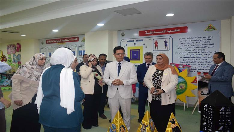 رئيس جامعة بنها يفتتح مشروع تخرج الدفعة الثانية والثلاثون لطلاب التربية النوعية 