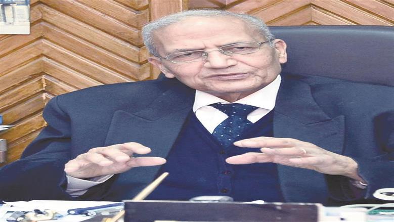 رئيس جامعة القاهرة: فوز شريف مختار بجائزة «الطبيب العربي» مصدر فخر واعتزاز