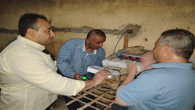 ضبط 43 مخالفة متنوعة وغلق محلين تجاريين في حملة تموينية بمركز ديرمواس