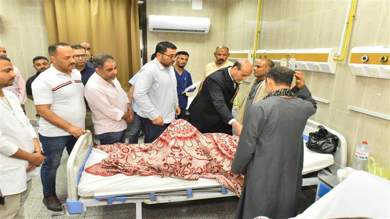 محافظ أسيوط يزور مصابي حادث أبنوب بمستشفى الإصابات الجامعي ويوجه بتوفير الرعاية الطبية الكاملة حتى تماثلهم للشفاء