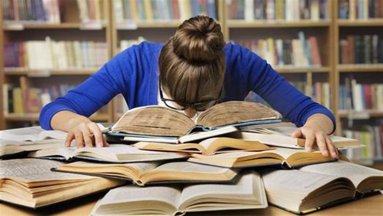 «الشباب» تدعم الطلاب في الامتحانات.. «ليه بتفتح الكتاب ومش قادر تبدأ؟»