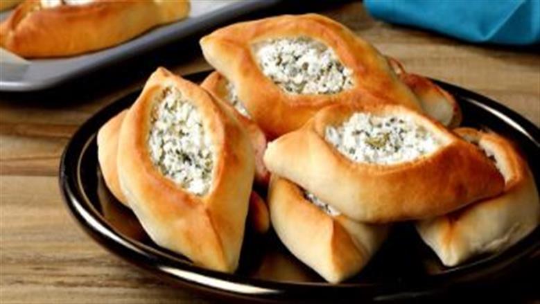فطائر سريعة وسهلة للفطار.. حضريها خلال 10 دقايق بالجبنة