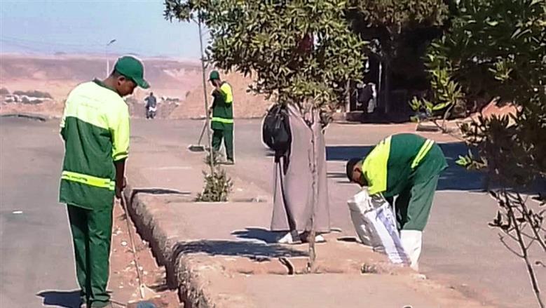محافظ أسوان يقرر وقف العمل الميداني لعمال النظافة خلال ساعات الذروة الصيفية  