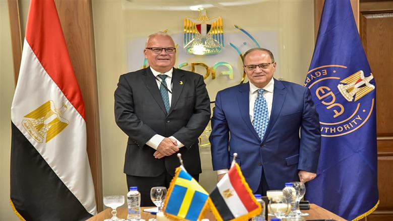    رئيس هيئة الدواء يبحث مع سفير السويد تعزيز التعاون وتوطين الصناعات الطبية بمصر 