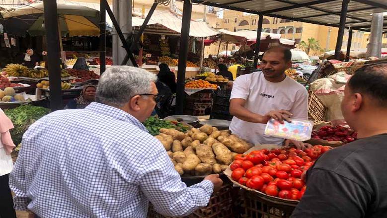 محافظ الدقهلية يأمر برفع الإشغالات بسوق كفر البدماص وتوفير ممرات آمنة للمواطنين بالمنصورة