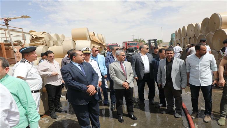 محافظ بني سويف يتابع جهود السيطرة على حريق مصنع للورق ببياض العرب