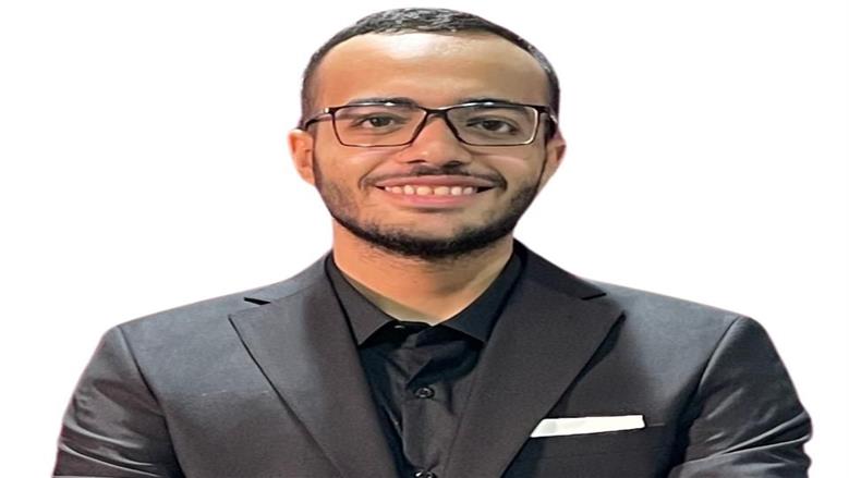 طالب بـ«هندسة القاهرة» يحقق إنجازا عالميا.. ورئيس الجامعة يهنئه