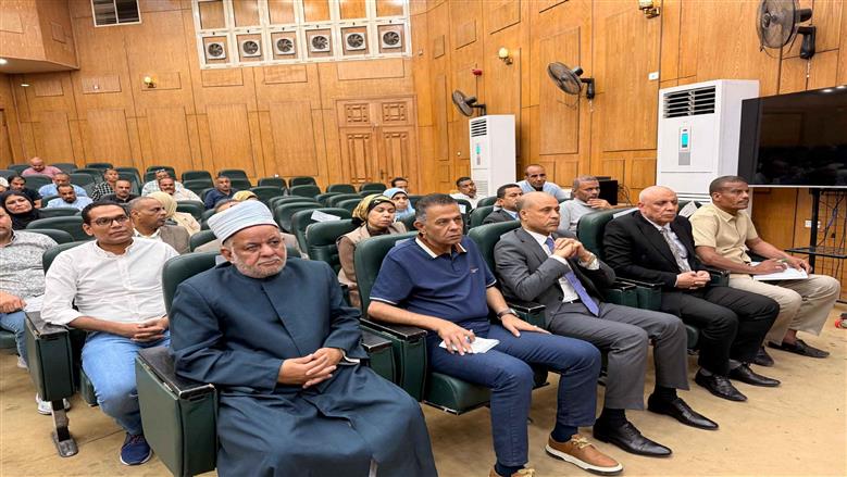 محافظ قنا