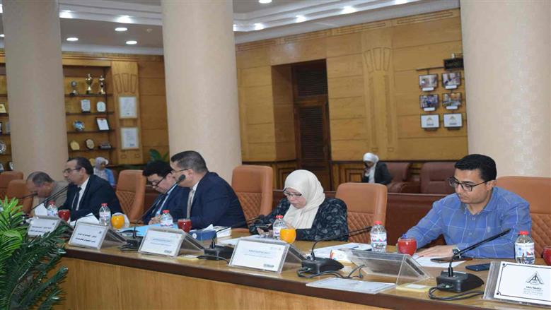 مجلس جامعة بنها : رفع حالة الطوارئ وتوفير بيئة آمنة للطلاب لأداء الامتحانات