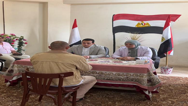 نائب محافظ الفيوم يستمع لشكاوى المواطنين