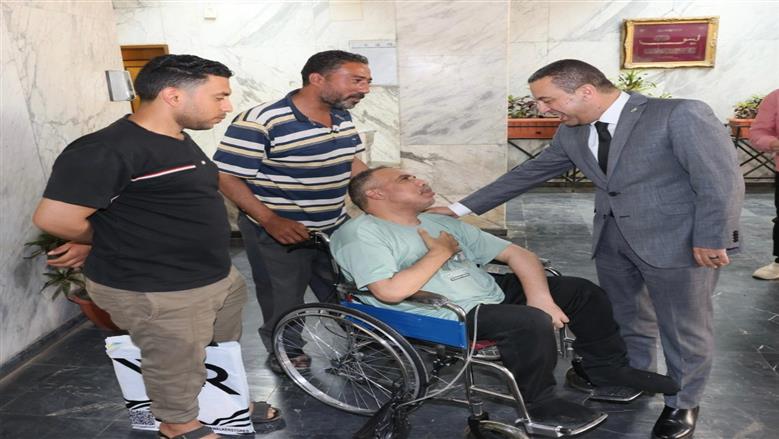 محافظ المنوفية يبحث شكاوى المواطنين ويوجه بصرف مساعدات عينية وكرسي متحرك لحالة إنسانية