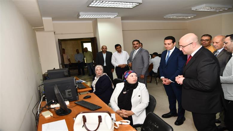 محافظ الفيوم يتفقد أعمال اختبارات المتقدمين لوظائف القيادات المحلية الجديدة